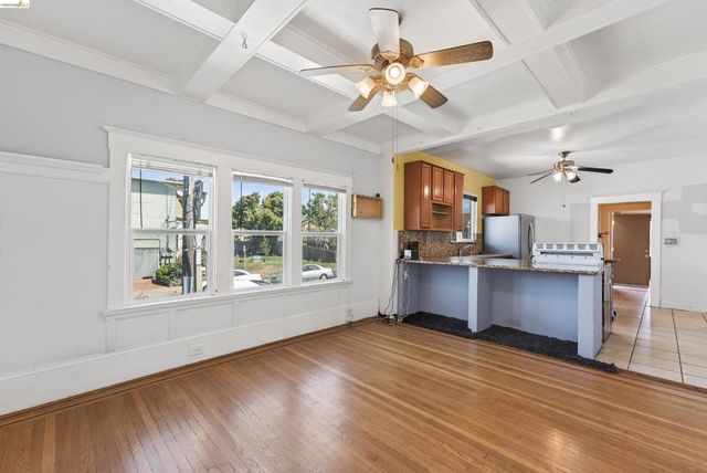 4326 West St, Oakland, CA 94608