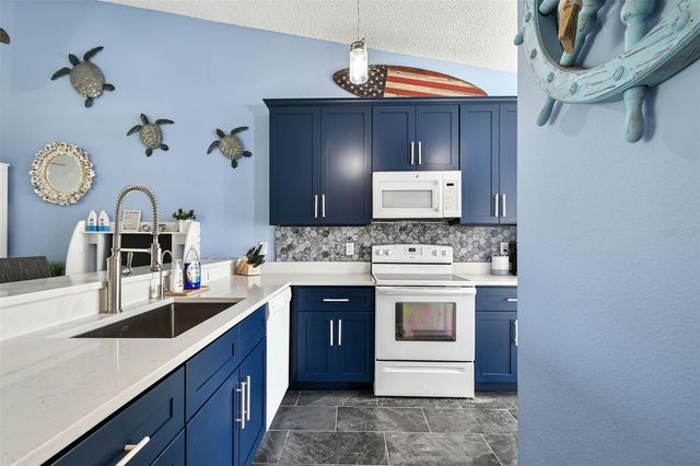 4210 CADDIE DRIVE E 202, Bradenton, FL 34203