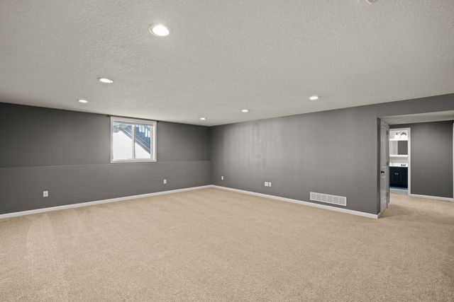 713 SE 12th Street, Grimes, IA 50111