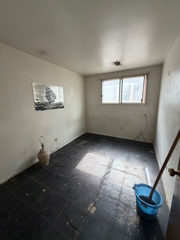 8620 S Baltimore Avenue, Chicago, IL 60617