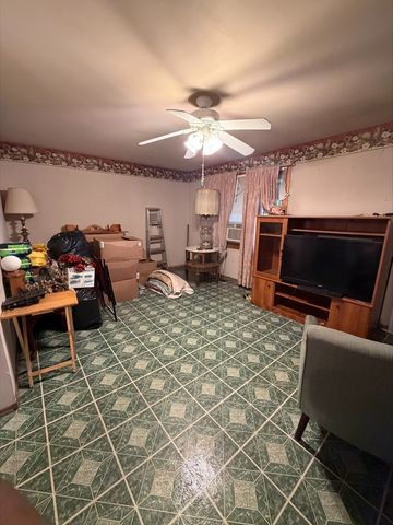 8620 S Baltimore Avenue, Chicago, IL 60617
