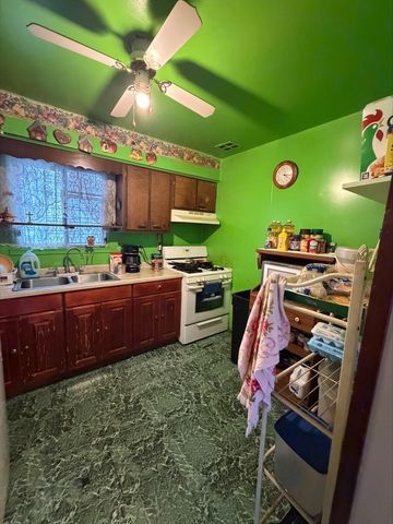 8620 S Baltimore Avenue, Chicago, IL 60617