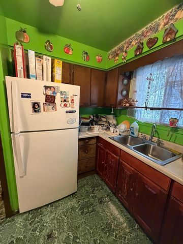 8620 S Baltimore Avenue, Chicago, IL 60617