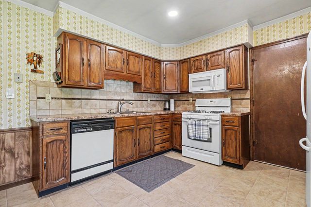 1860 S Jackson Avenue, Harrison, MI 48625