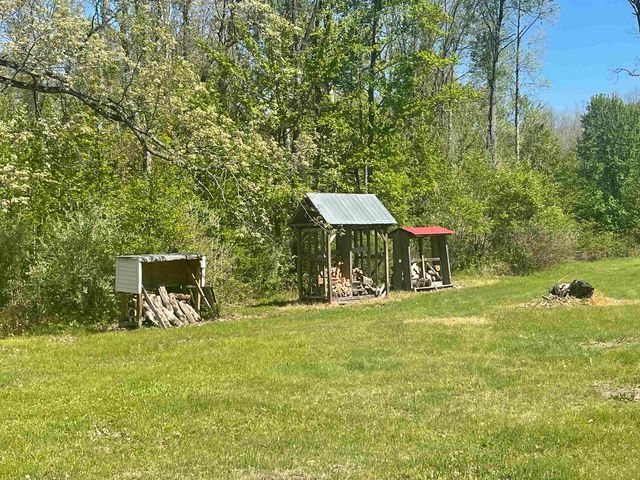 1860 S Jackson Avenue, Harrison, MI 48625
