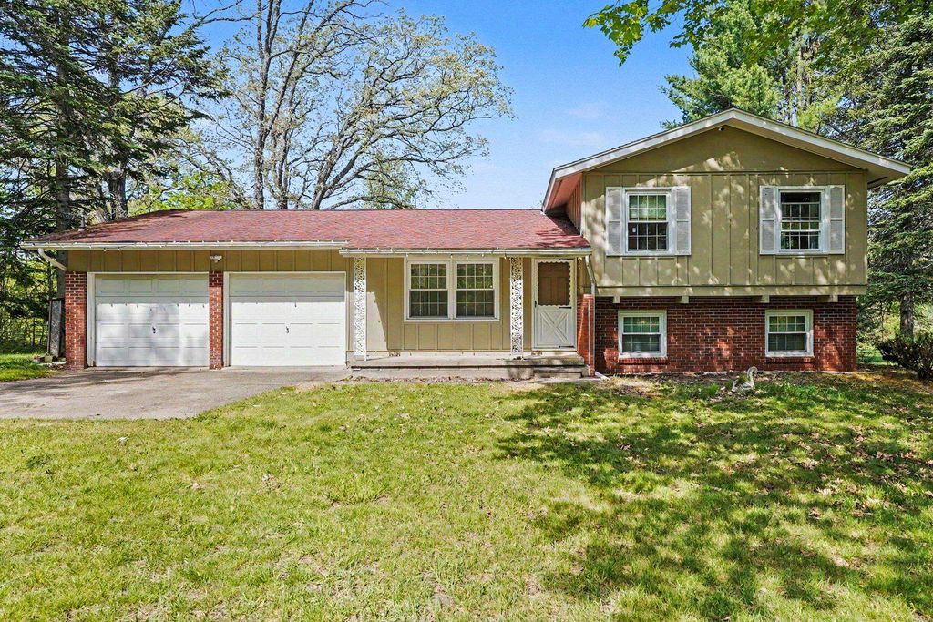 1860 S Jackson Avenue, Harrison, MI 48625