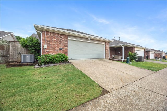6872 Young Farm Avenue, Springdale, AR 72762