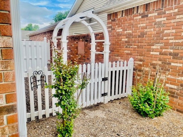 6872 Young Farm Avenue, Springdale, AR 72762