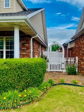 6872 Young Farm Avenue, Springdale, AR 72762