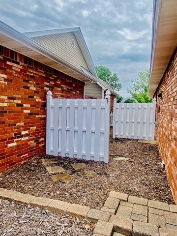 6872 Young Farm Avenue, Springdale, AR 72762
