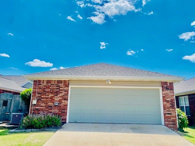 6872 Young Farm Avenue, Springdale, AR 72762