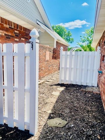 6872 Young Farm Avenue, Springdale, AR 72762