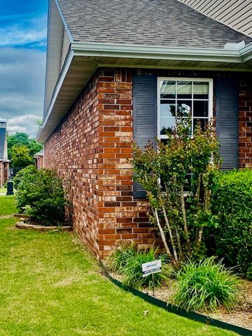 6872 Young Farm Avenue, Springdale, AR 72762