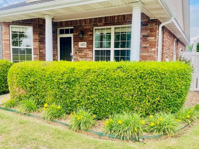 6872 Young Farm Avenue, Springdale, AR 72762