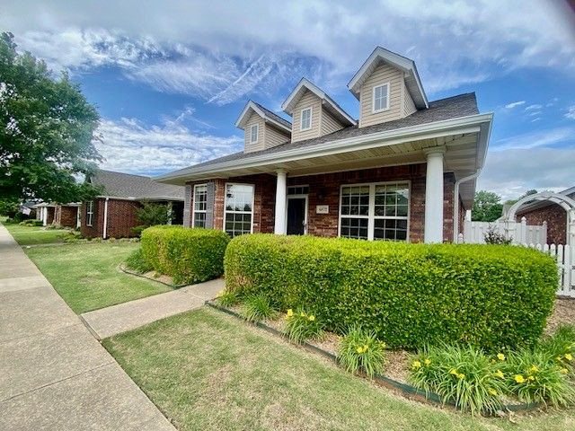 6872 Young Farm Avenue, Springdale, AR 72762
