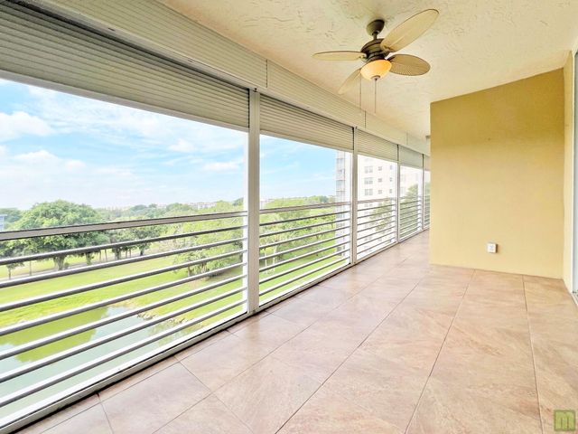 3510 Oaks Way 601, Pompano Beach, FL 33069