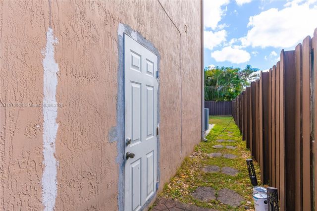2012 SE 15th St 1, Homestead, FL 33035