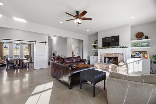 105 Proctor Lane, Decatur, TX 76234