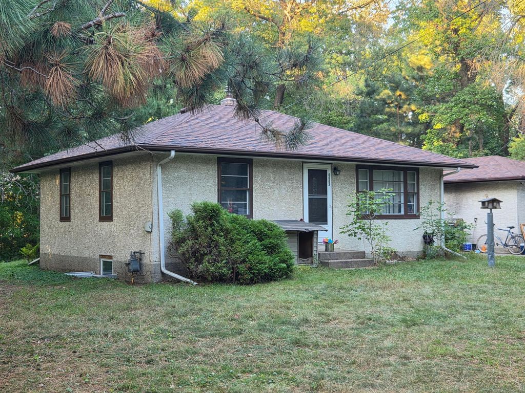 6663 Lucia Lane NE, Fridley, MN 55432