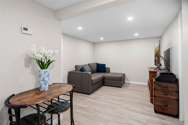190 Sexton Road, West Babylon, NY 11704