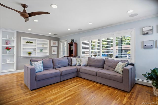 190 Sexton Road, West Babylon, NY 11704