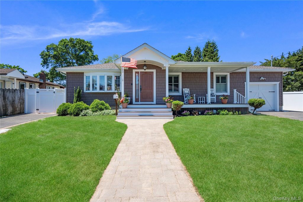 190 Sexton Road, West Babylon, NY 11704