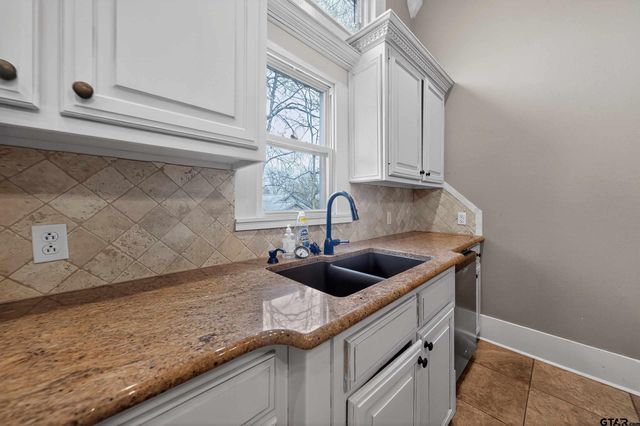 517 S Boyd, Lindale, TX 75771