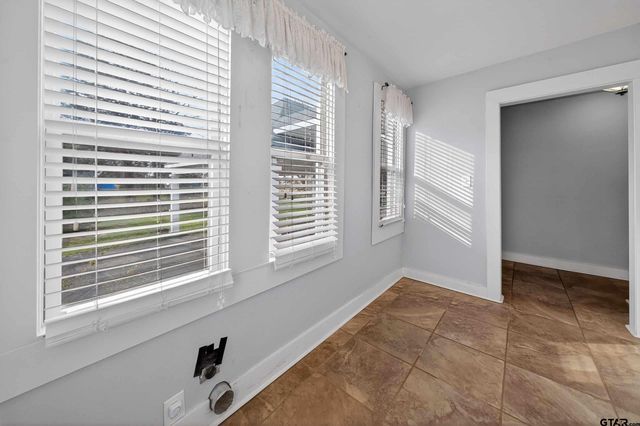 517 S Boyd, Lindale, TX 75771