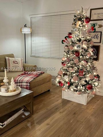 10468 NW 8th St 102, Pembroke Pines, FL 33026