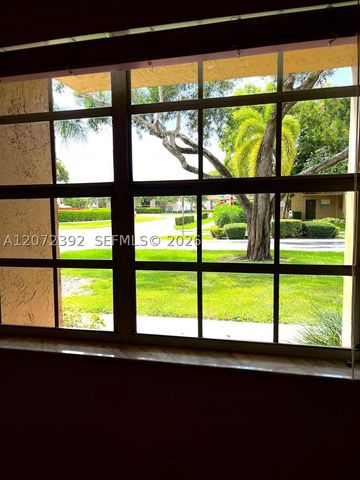 10468 NW 8th St 102, Pembroke Pines, FL 33026