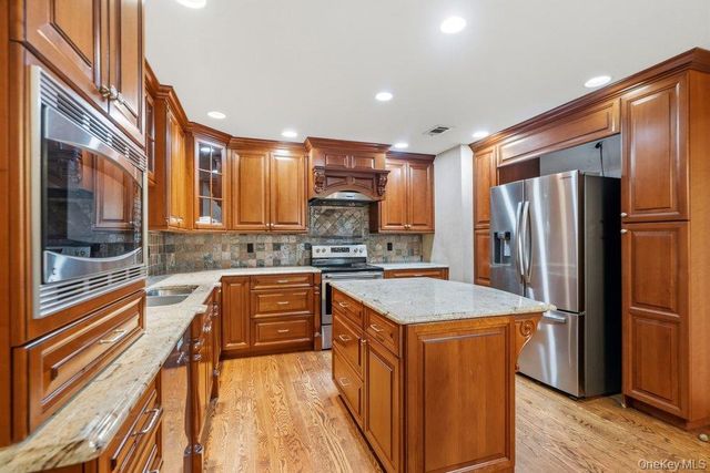 11 Maple Run Drive, Jericho, NY 11753