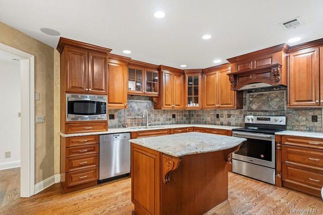 11 Maple Run Drive, Jericho, NY 11753