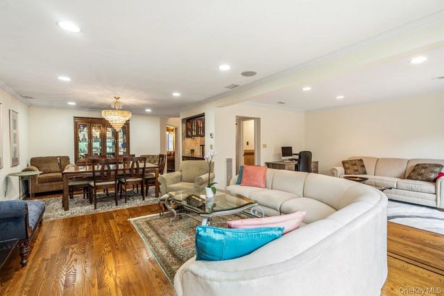 11 Maple Run Drive, Jericho, NY 11753