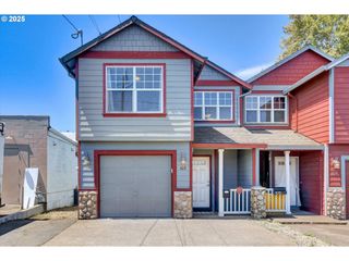 103 N 15TH St, St Helens, OR 97051