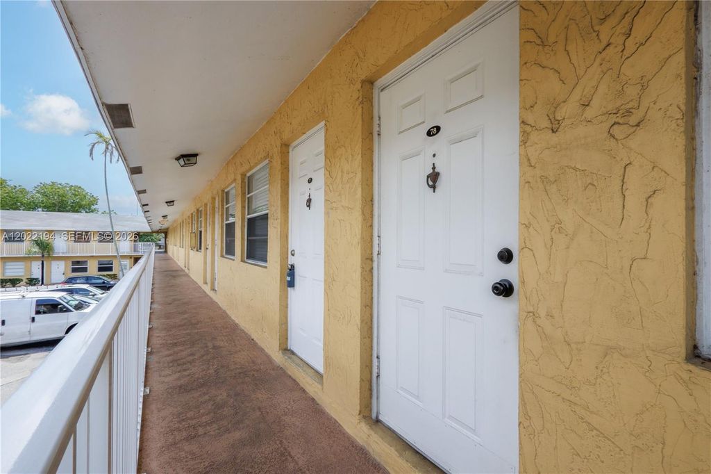 4051 NE 13th Ave 78-3, Oakland Park, FL 33334