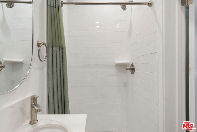 1341 N Mariposa Avenue, Los Angeles, CA 90027