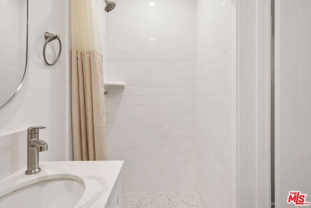 1341 N Mariposa Avenue, Los Angeles, CA 90027