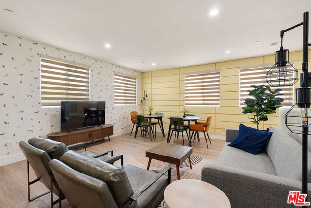 1341 N Mariposa Avenue, Los Angeles, CA 90027