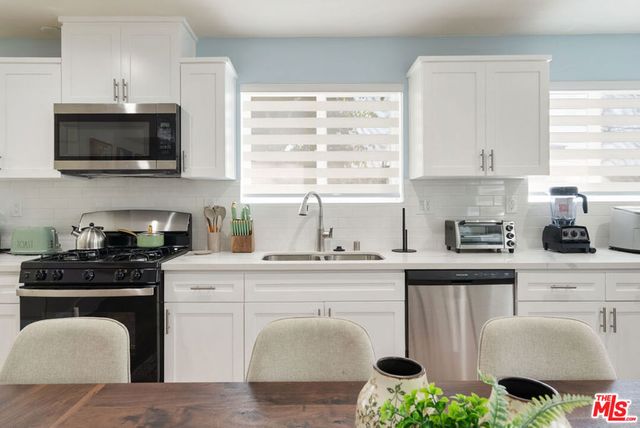 1341 N Mariposa Avenue, Los Angeles, CA 90027