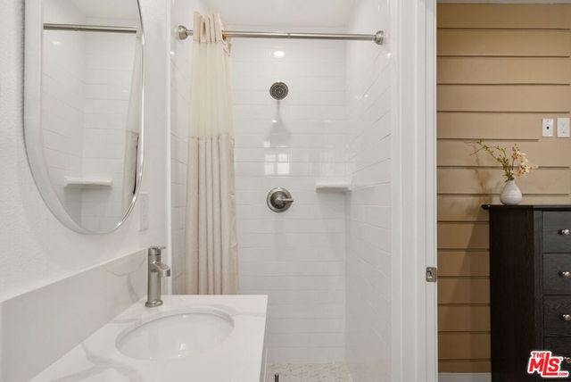 1341 N Mariposa Avenue, Los Angeles, CA 90027