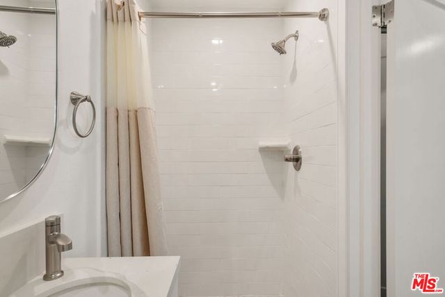 1341 N Mariposa Avenue, Los Angeles, CA 90027