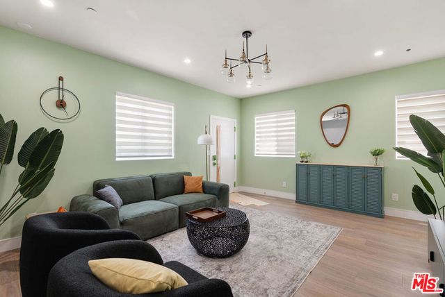 1341 N Mariposa Avenue, Los Angeles, CA 90027