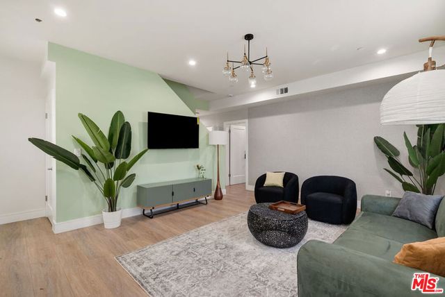 1341 N Mariposa Avenue, Los Angeles, CA 90027