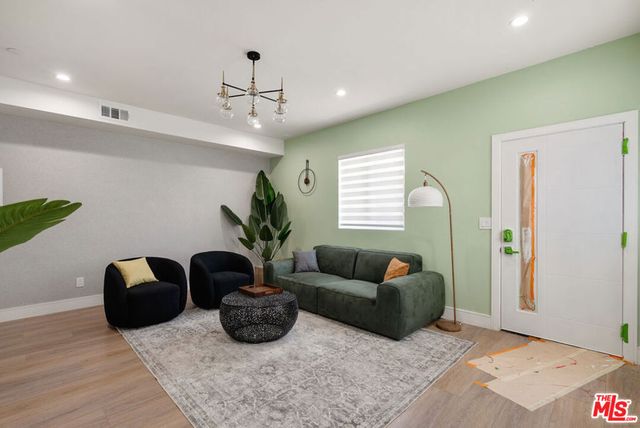 1341 N Mariposa Avenue, Los Angeles, CA 90027