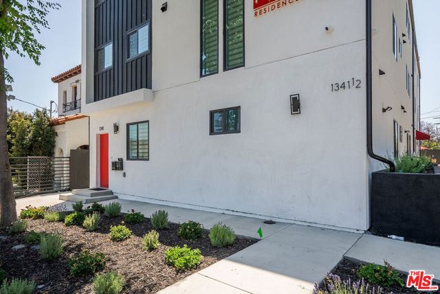 1341 N Mariposa Avenue, Los Angeles, CA 90027