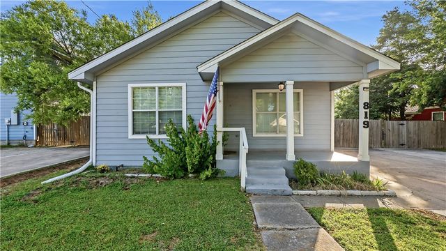 819 Avenue B, College Station, TX 77840