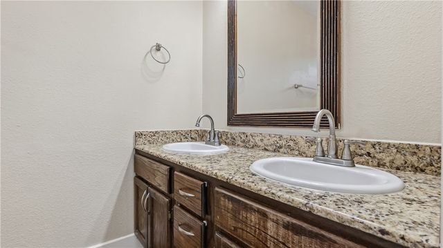 819 Avenue B, College Station, TX 77840