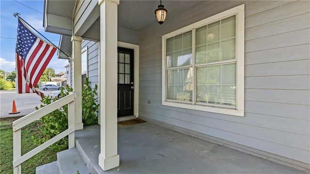 819 Avenue B, College Station, TX 77840