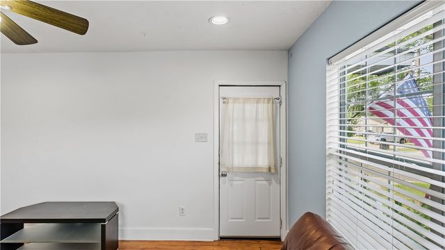 819 Avenue B, College Station, TX 77840