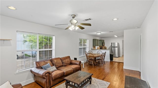 819 Avenue B, College Station, TX 77840